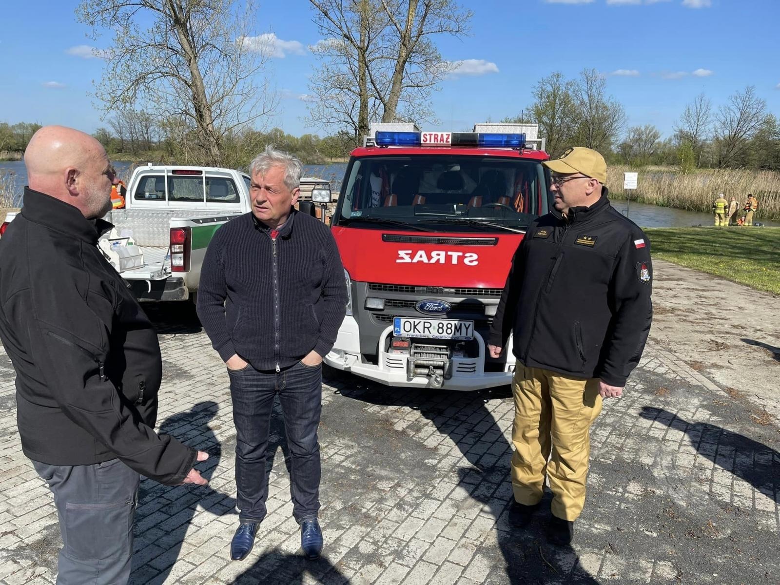 Zdjęcie w galerii na portalu naszraciborz.pl: Śnięte ryby w starorzeczu Odry wiadomości z regionu