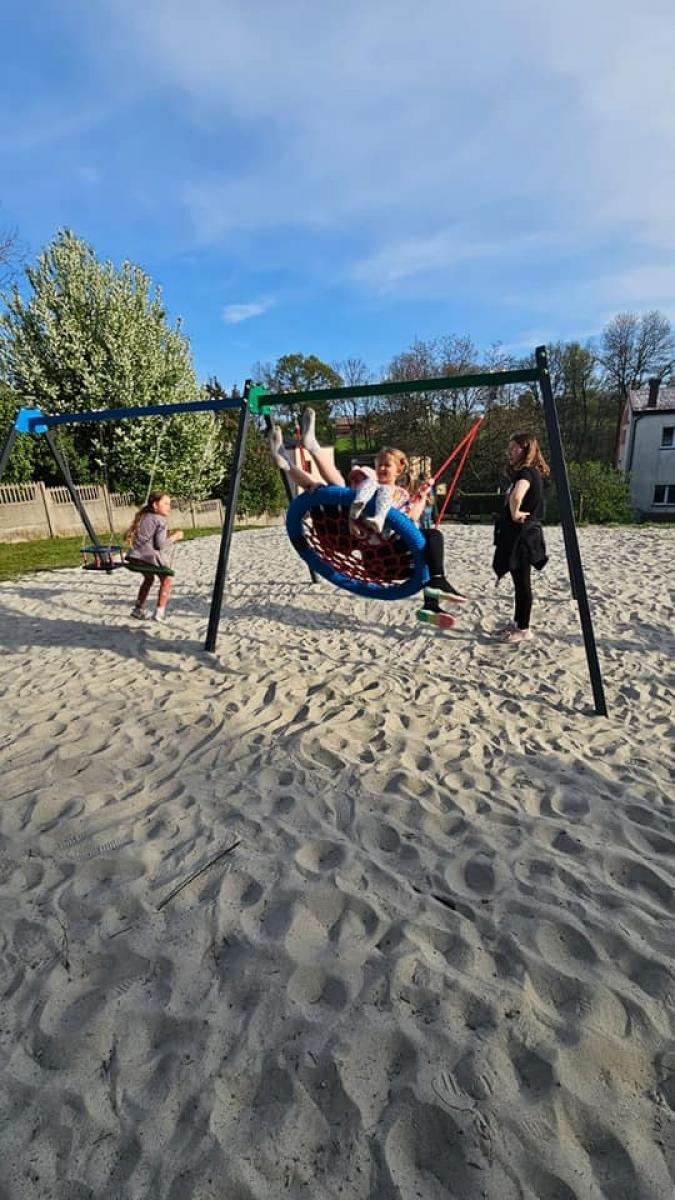 Zdjęcie w galerii na portalu naszraciborz.pl: W Brzeźnicy otwarto plac zabaw wiadomości z regionu