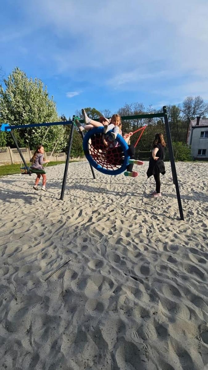 Zdjęcie w galerii na portalu naszraciborz.pl: W Brzeźnicy otwarto plac zabaw wiadomości z regionu