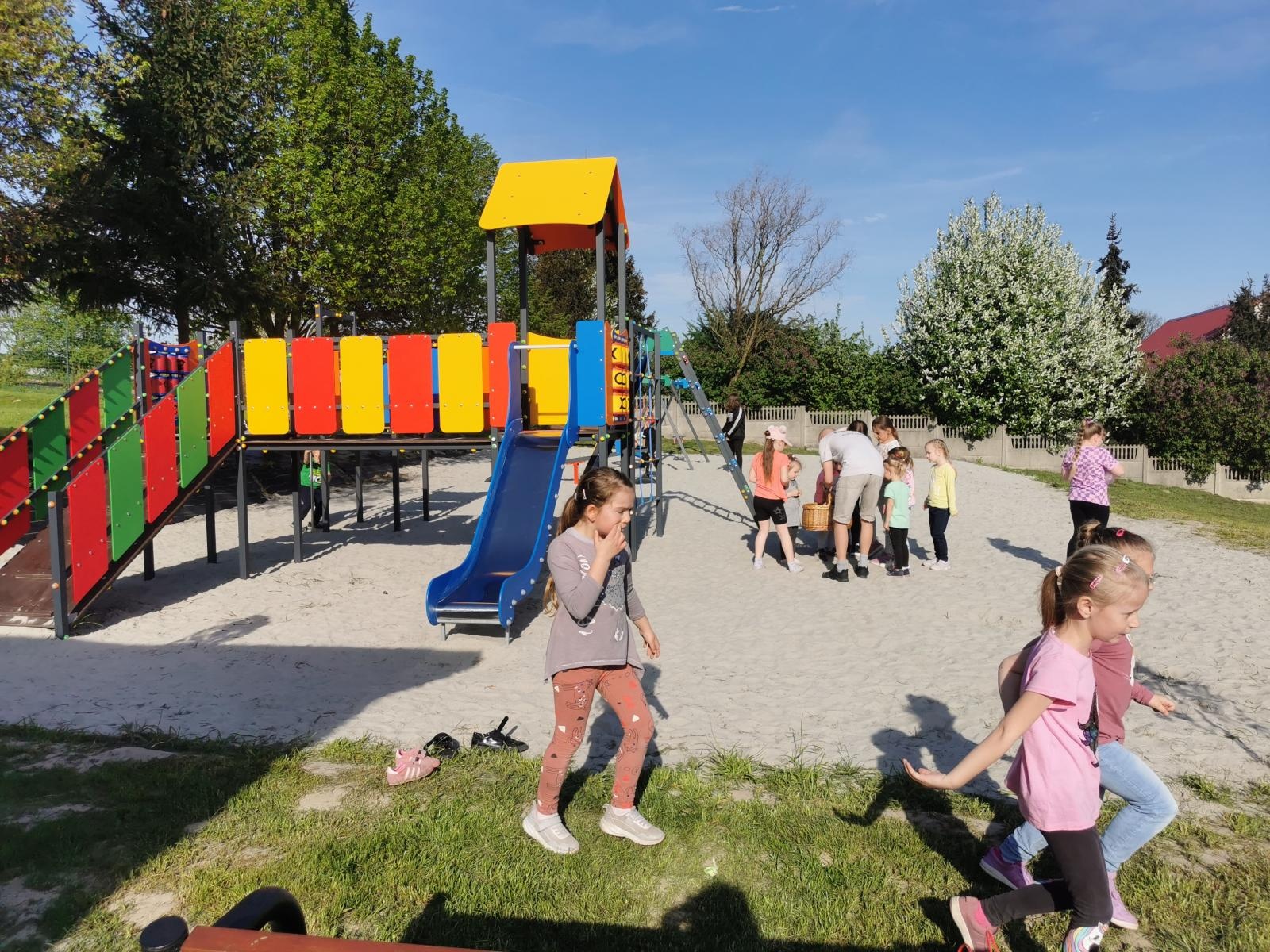 Zdjęcie w galerii na portalu naszraciborz.pl: W Brzeźnicy otwarto plac zabaw wiadomości z regionu