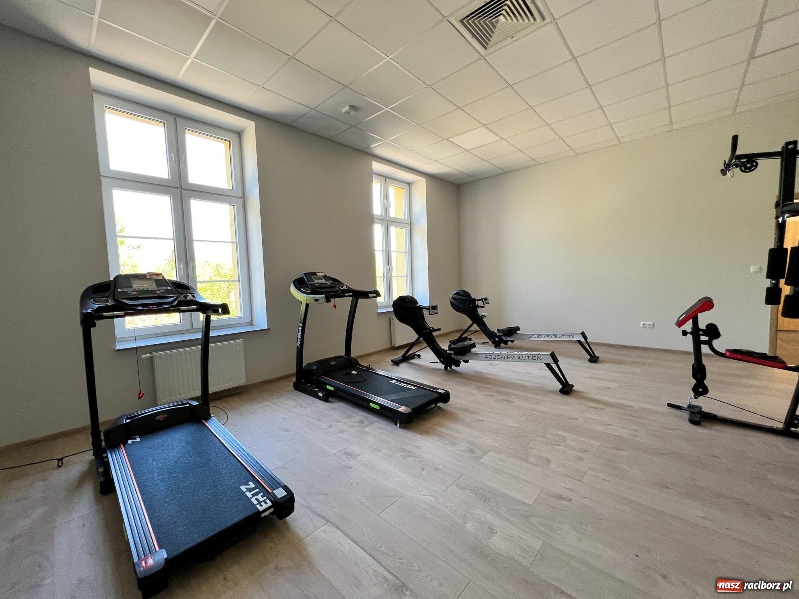 Zdjęcie w galerii na portalu naszraciborz.pl: Pietrowice Wielkie ruszają w nową podróż. Odnowiony dworzec stał się Stacją KULTURA [FOTO i WIDEO] wiadomości z regionu