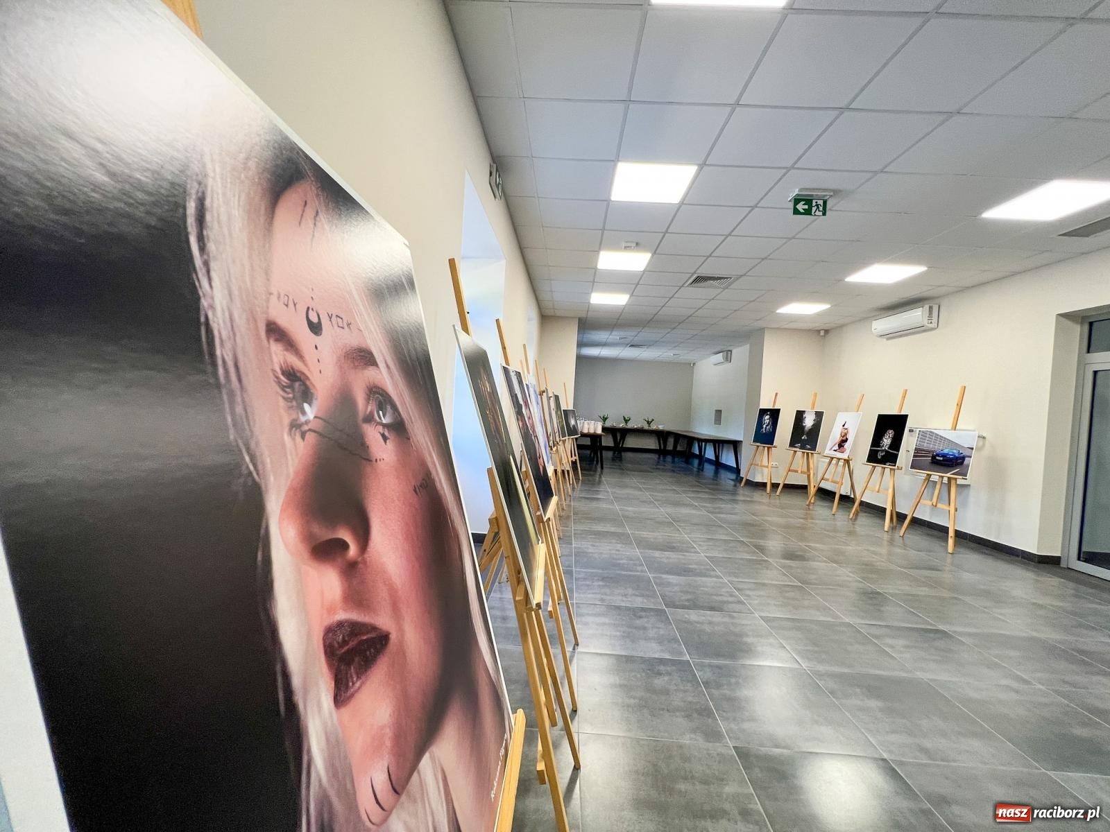 Zdjęcie w galerii na portalu naszraciborz.pl: Pietrowice Wielkie ruszają w nową podróż. Odnowiony dworzec stał się Stacją KULTURA [FOTO i WIDEO] wiadomości z regionu