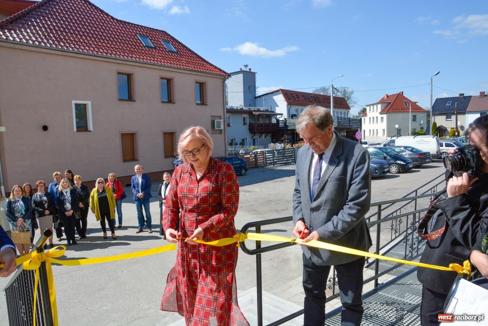Zdjęcie w galerii na portalu naszraciborz.pl: Pietrowice Wielkie ruszają w nową podróż. Odnowiony dworzec stał się Stacją KULTURA [FOTO i WIDEO] wiadomości z regionu