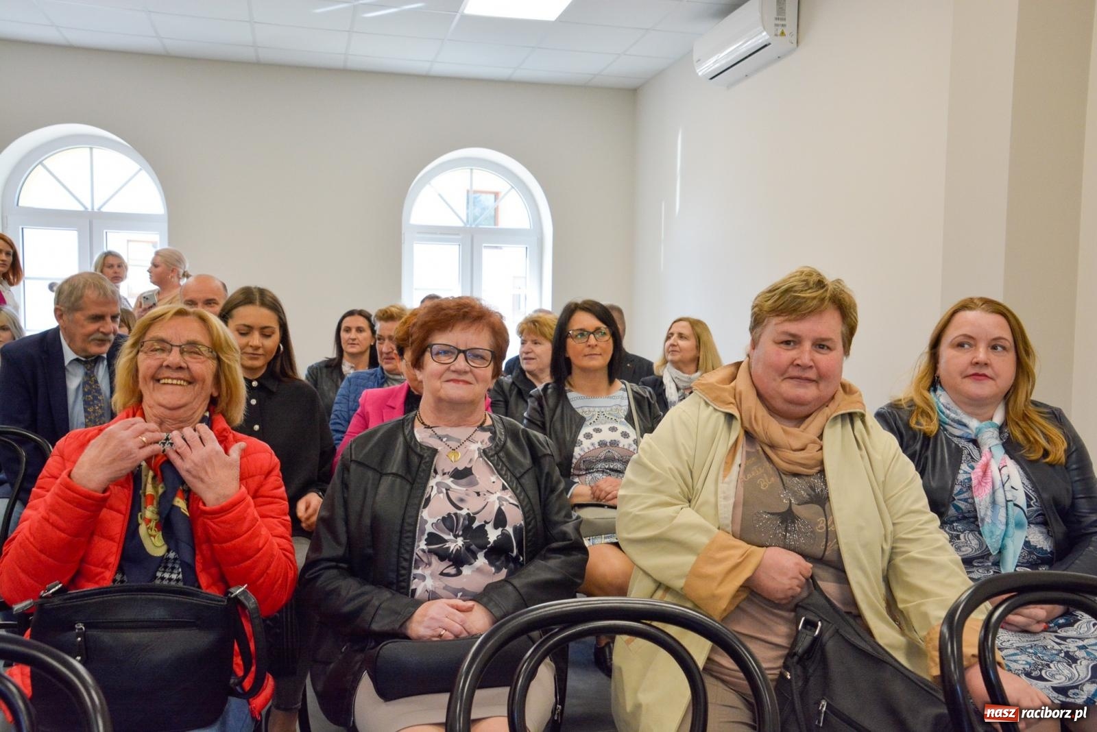 Zdjęcie w galerii na portalu naszraciborz.pl: Pietrowice Wielkie ruszają w nową podróż. Odnowiony dworzec stał się Stacją KULTURA [FOTO i WIDEO] wiadomości z regionu