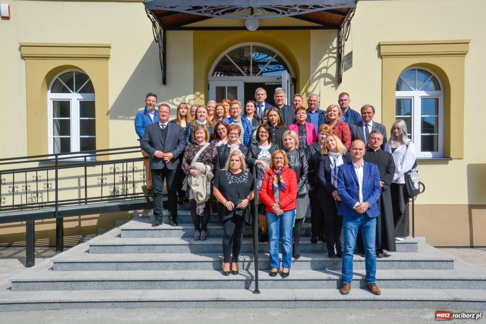 Zdjęcie w galerii na portalu naszraciborz.pl: Pietrowice Wielkie ruszają w nową podróż. Odnowiony dworzec stał się Stacją KULTURA [FOTO i WIDEO] wiadomości z regionu