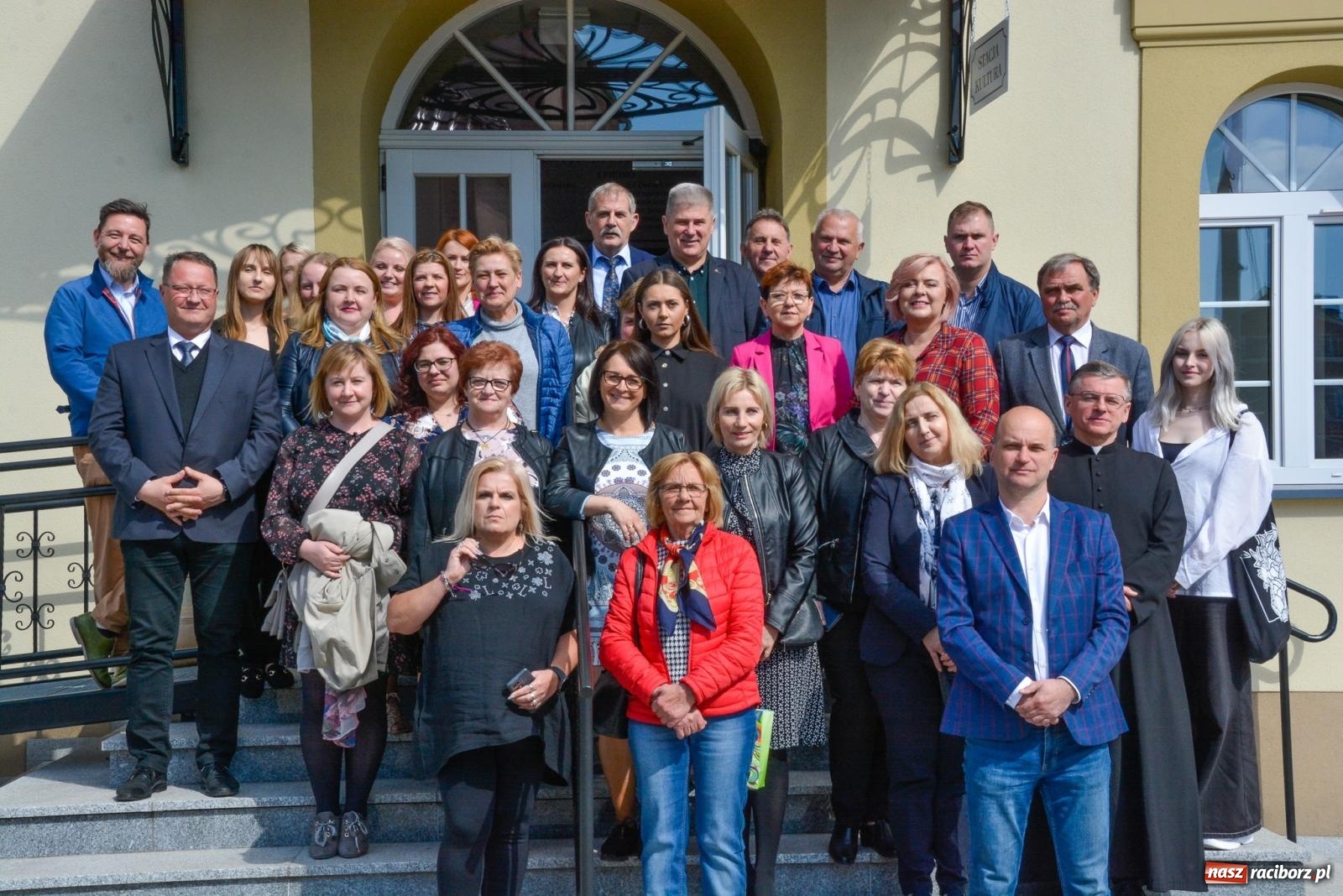 Zdjęcie w galerii na portalu naszraciborz.pl: Pietrowice Wielkie ruszają w nową podróż. Odnowiony dworzec stał się Stacją KULTURA [FOTO i WIDEO] wiadomości z regionu