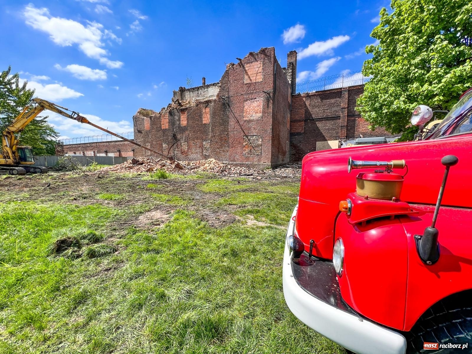 Zdjęcie w galerii na portalu naszraciborz.pl: Ruszyła rozbiórka starych budynków przy ZK. To część inwestycji wartej 30 mln zł wiadomości z regionu