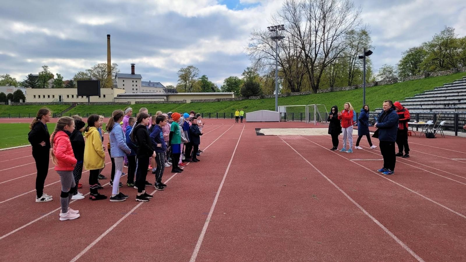 Zdjęcie w galerii na portalu naszraciborz.pl: SP15 zdecydowanie najlepsza w trójboju wiadomości z regionu