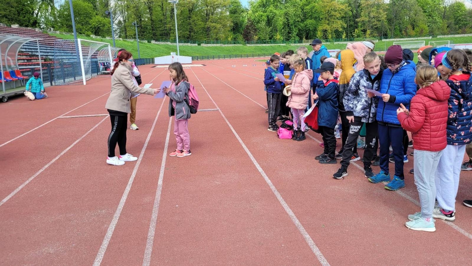 Zdjęcie w galerii na portalu naszraciborz.pl: SP15 zdecydowanie najlepsza w trójboju wiadomości z regionu