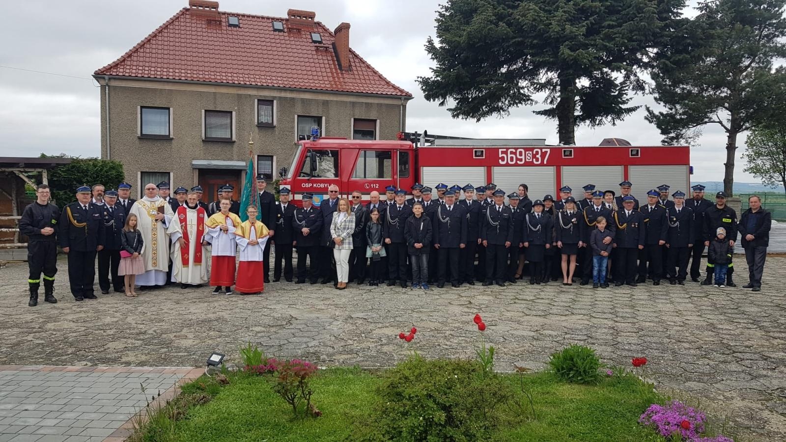 Zdjęcie w galerii na portalu naszraciborz.pl: W Kobyli świętowali Dzień Strażaka wiadomości z regionu
