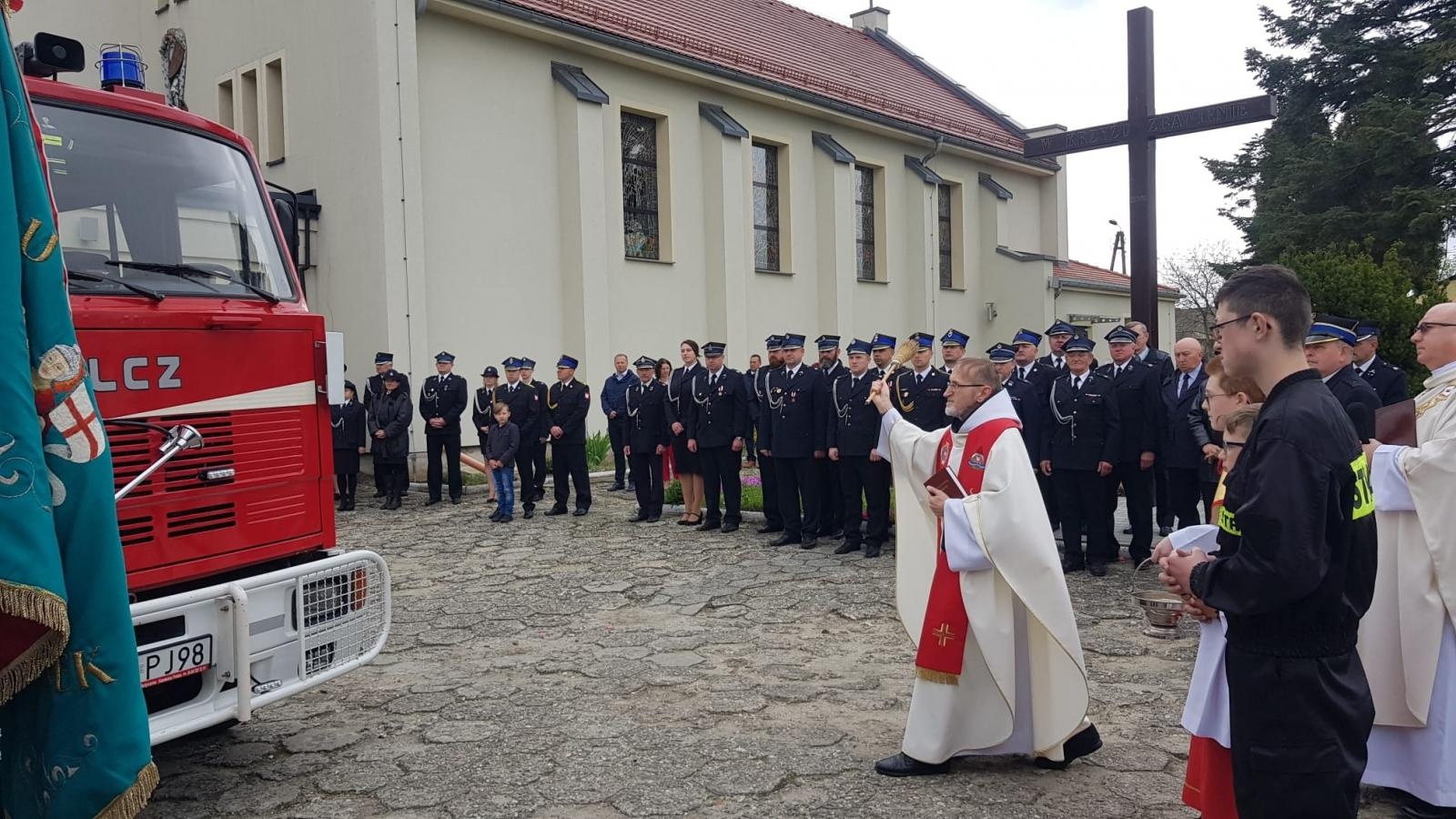 Zdjęcie w galerii na portalu naszraciborz.pl: W Kobyli świętowali Dzień Strażaka wiadomości z regionu
