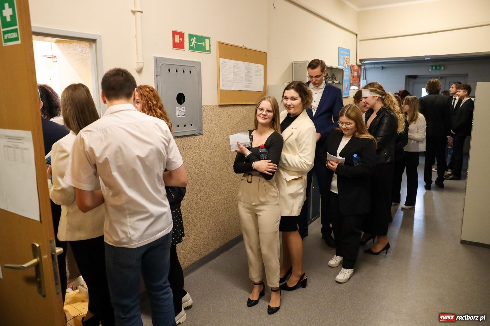 Zdjęcie w galerii na portalu naszraciborz.pl: Królowa nauk na maturze w II LO [FOTO] wiadomości z regionu