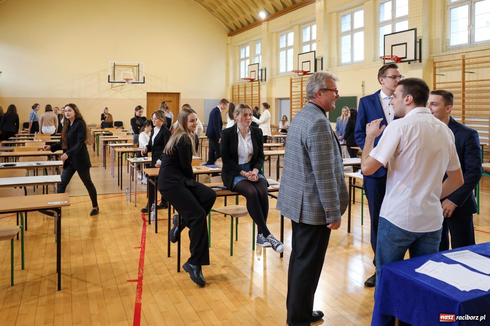 Zdjęcie w galerii na portalu naszraciborz.pl: Królowa nauk na maturze w II LO [FOTO] wiadomości z regionu