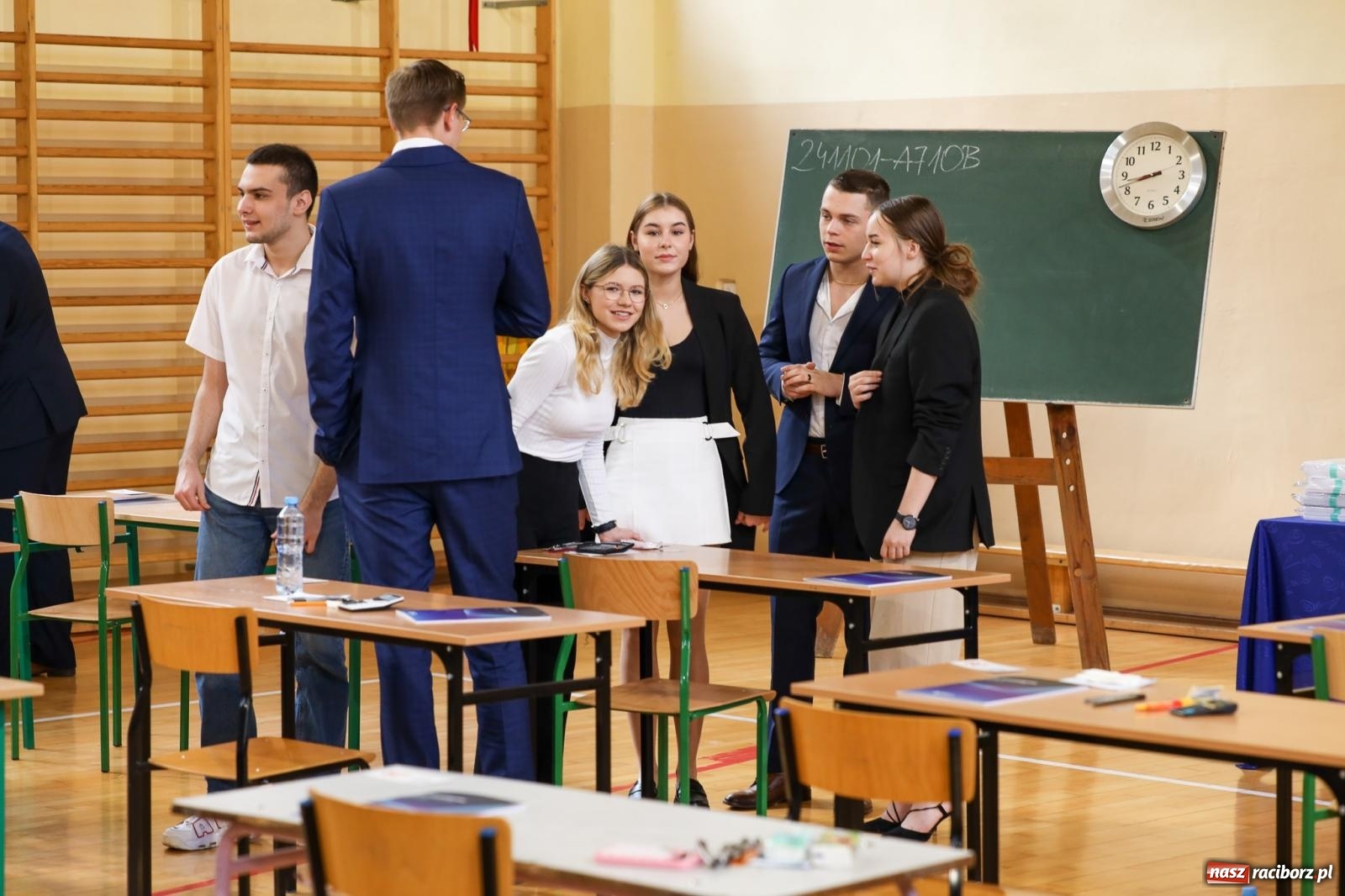 Zdjęcie w galerii na portalu naszraciborz.pl: Królowa nauk na maturze w II LO [FOTO] wiadomości z regionu