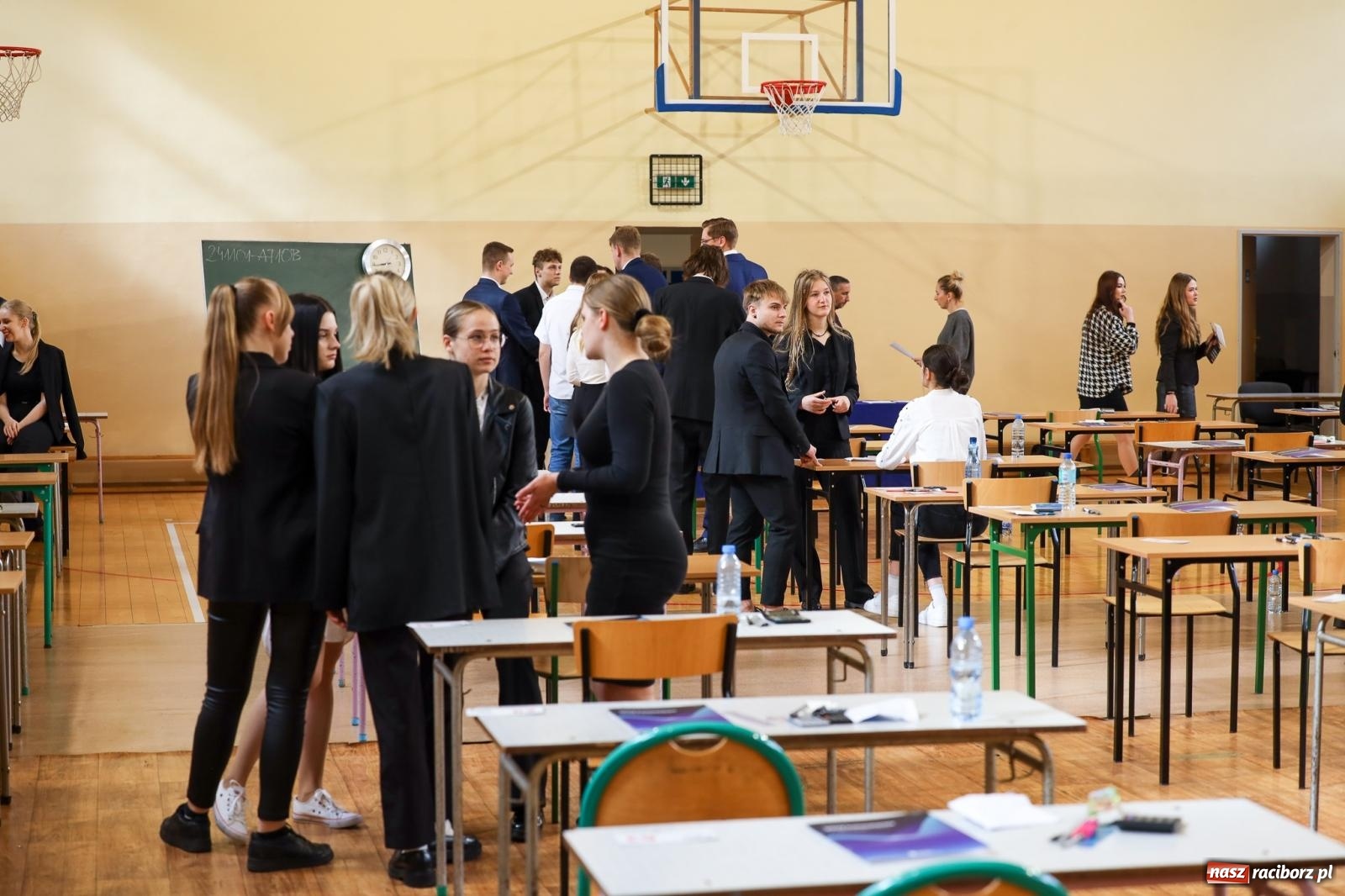 Zdjęcie w galerii na portalu naszraciborz.pl: Królowa nauk na maturze w II LO [FOTO] wiadomości z regionu
