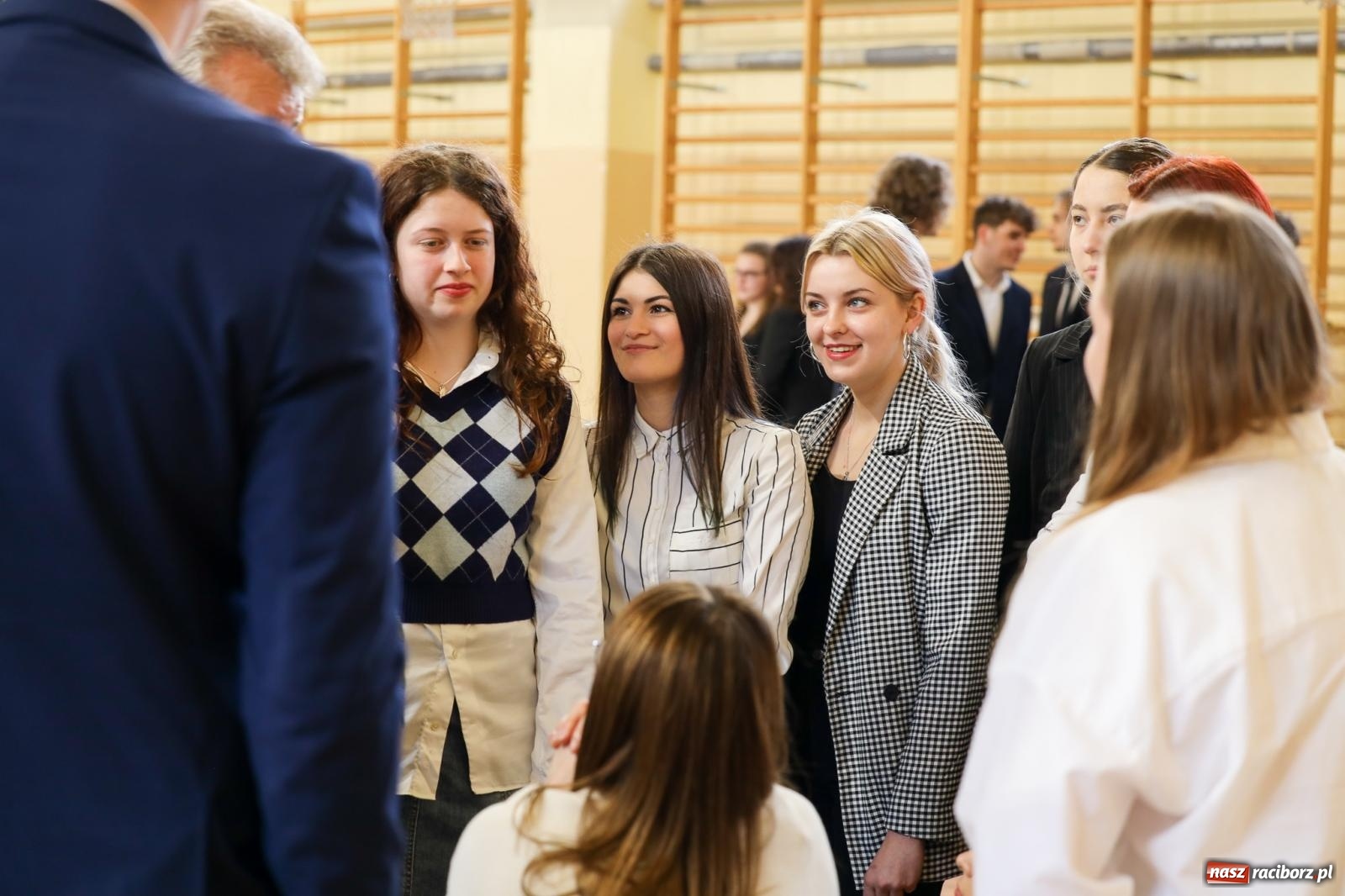 Zdjęcie w galerii na portalu naszraciborz.pl: Królowa nauk na maturze w II LO [FOTO] wiadomości z regionu