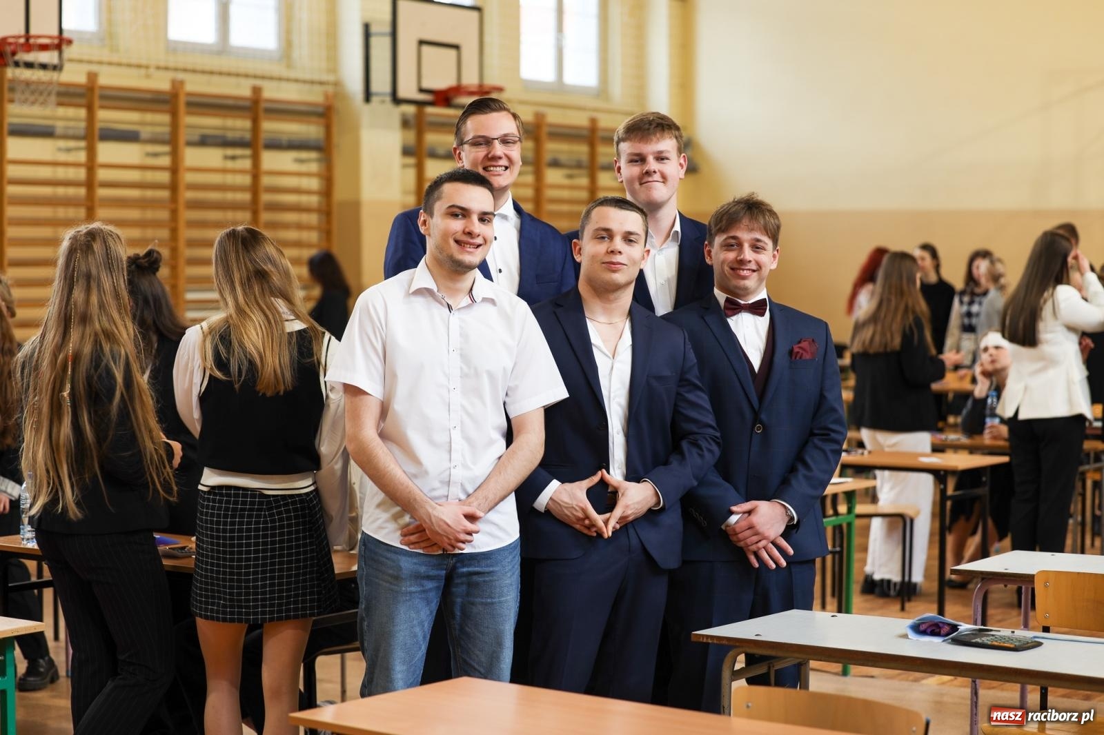 Zdjęcie w galerii na portalu naszraciborz.pl: Królowa nauk na maturze w II LO [FOTO] wiadomości z regionu