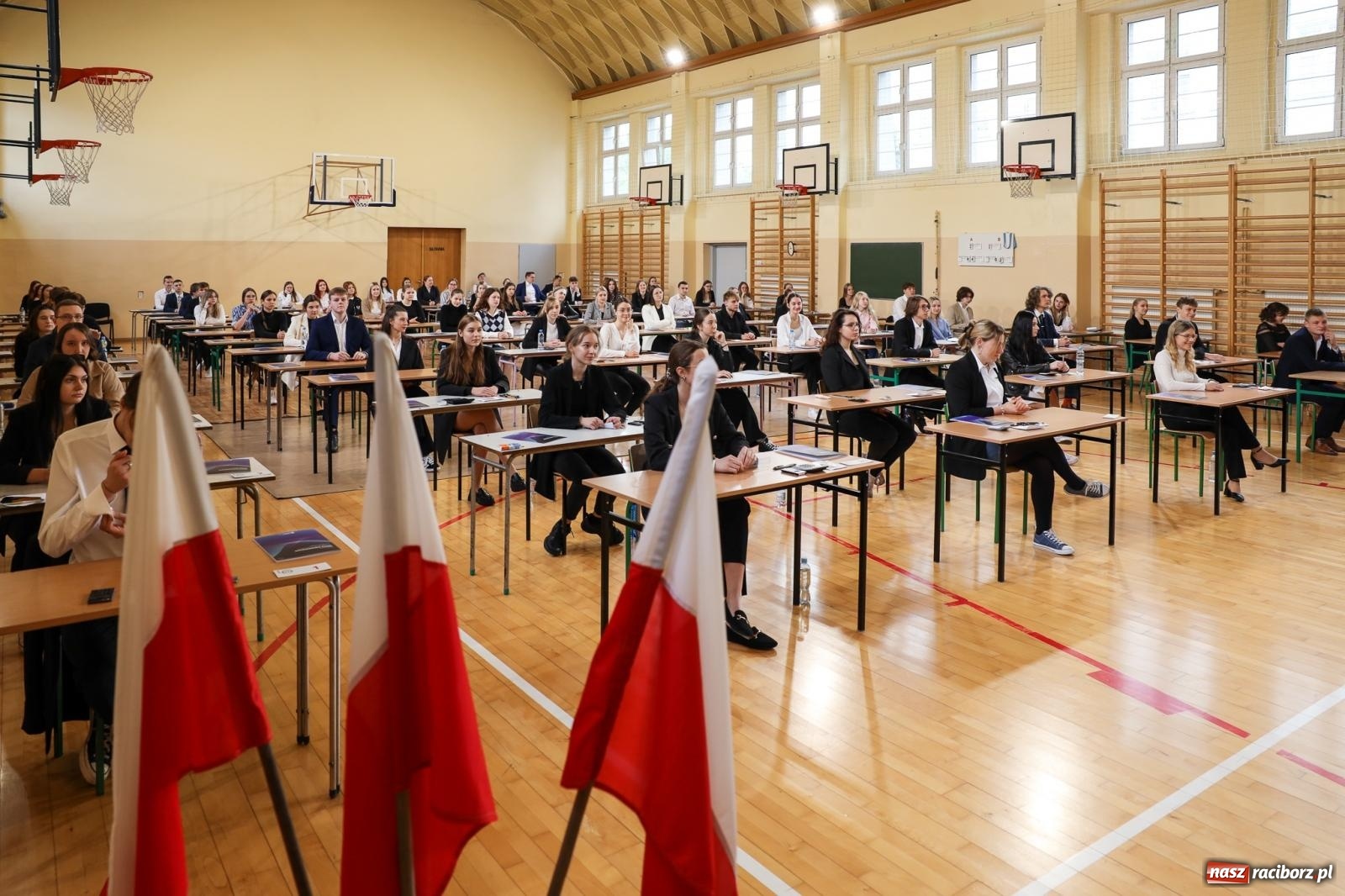 Zdjęcie w galerii na portalu naszraciborz.pl: Królowa nauk na maturze w II LO [FOTO] wiadomości z regionu