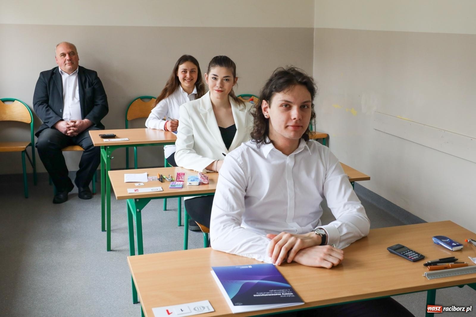 Zdjęcie w galerii na portalu naszraciborz.pl: Królowa nauk na maturze w II LO [FOTO] wiadomości z regionu