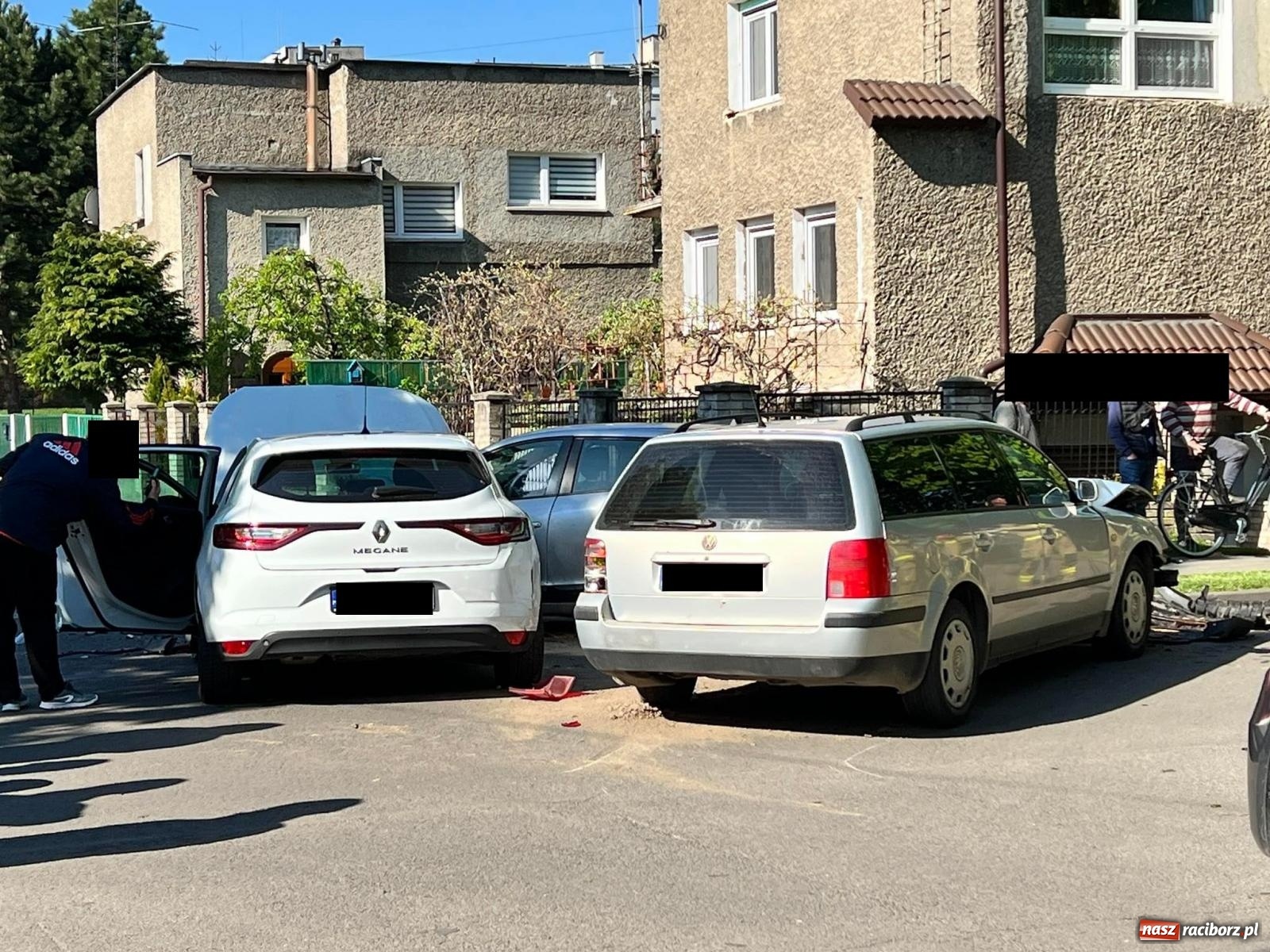 Zdjęcie w galerii na portalu naszraciborz.pl: Zderzenie trzech pojazdów w rejonie II LO wiadomości z regionu