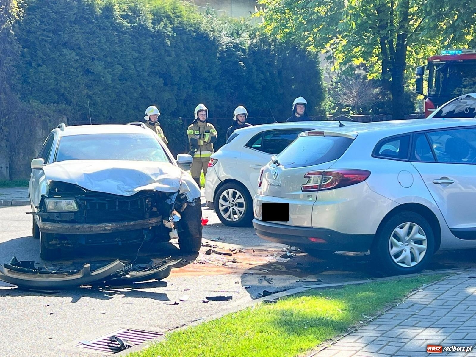 Zdjęcie w galerii na portalu naszraciborz.pl: Zderzenie trzech pojazdów w rejonie II LO wiadomości z regionu