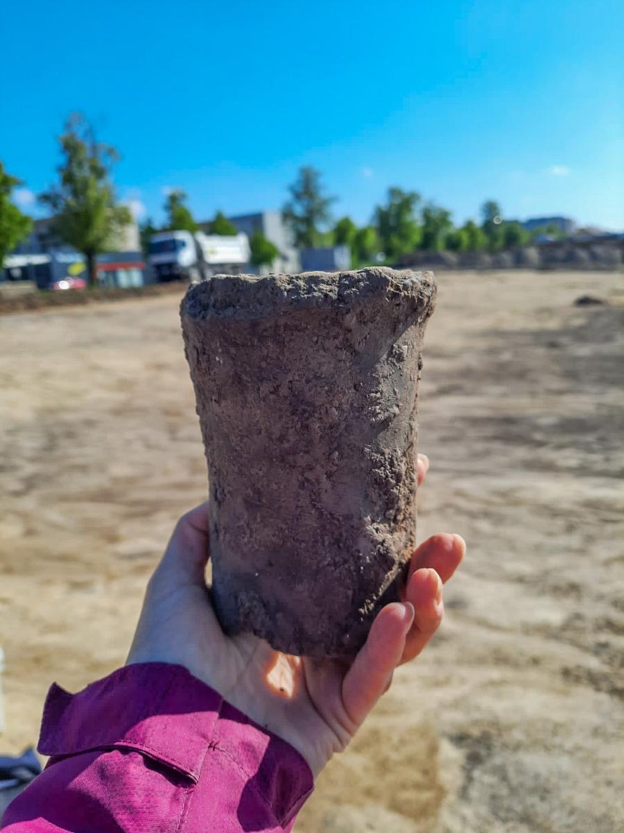 Zdjęcie w galerii na portalu naszraciborz.pl: Pradziejowy szkielet bez stóp i dłoni. Sensacyjne odkrycie archeologów w Raciborzu [FOTO] wiadomości z regionu