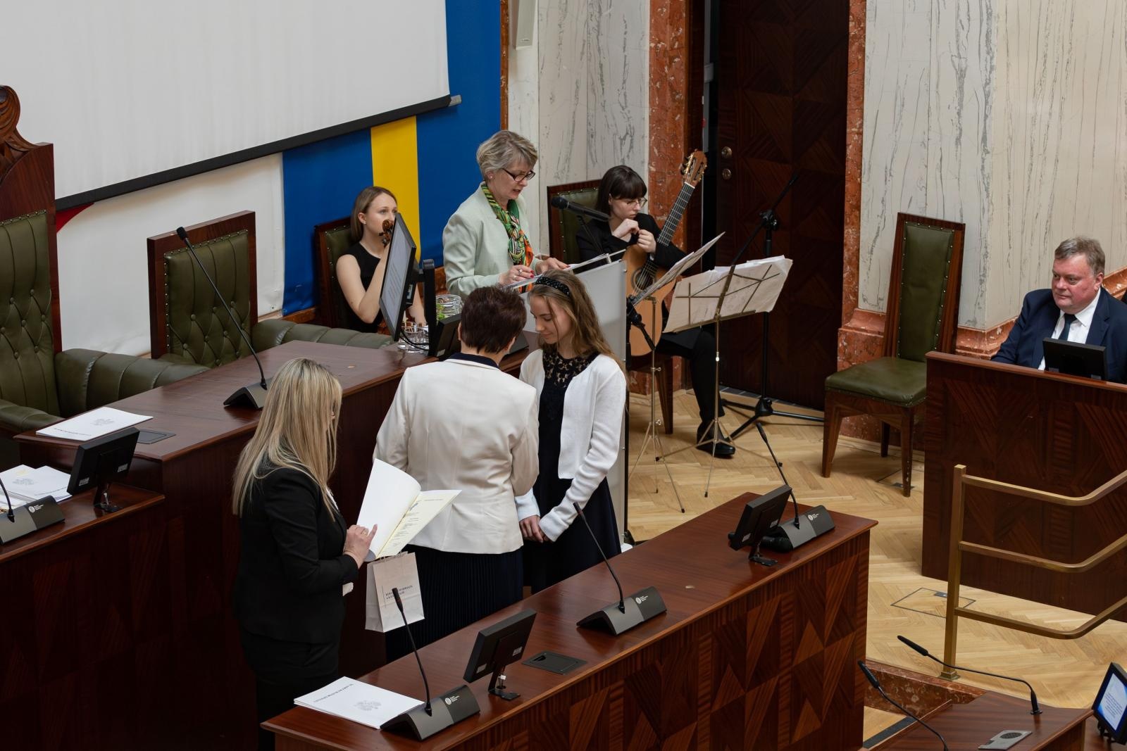 Zdjęcie w galerii na portalu naszraciborz.pl: SP1 z Raciborza z nagrodą Śląskiego Kuratora Oświaty wiadomości z regionu