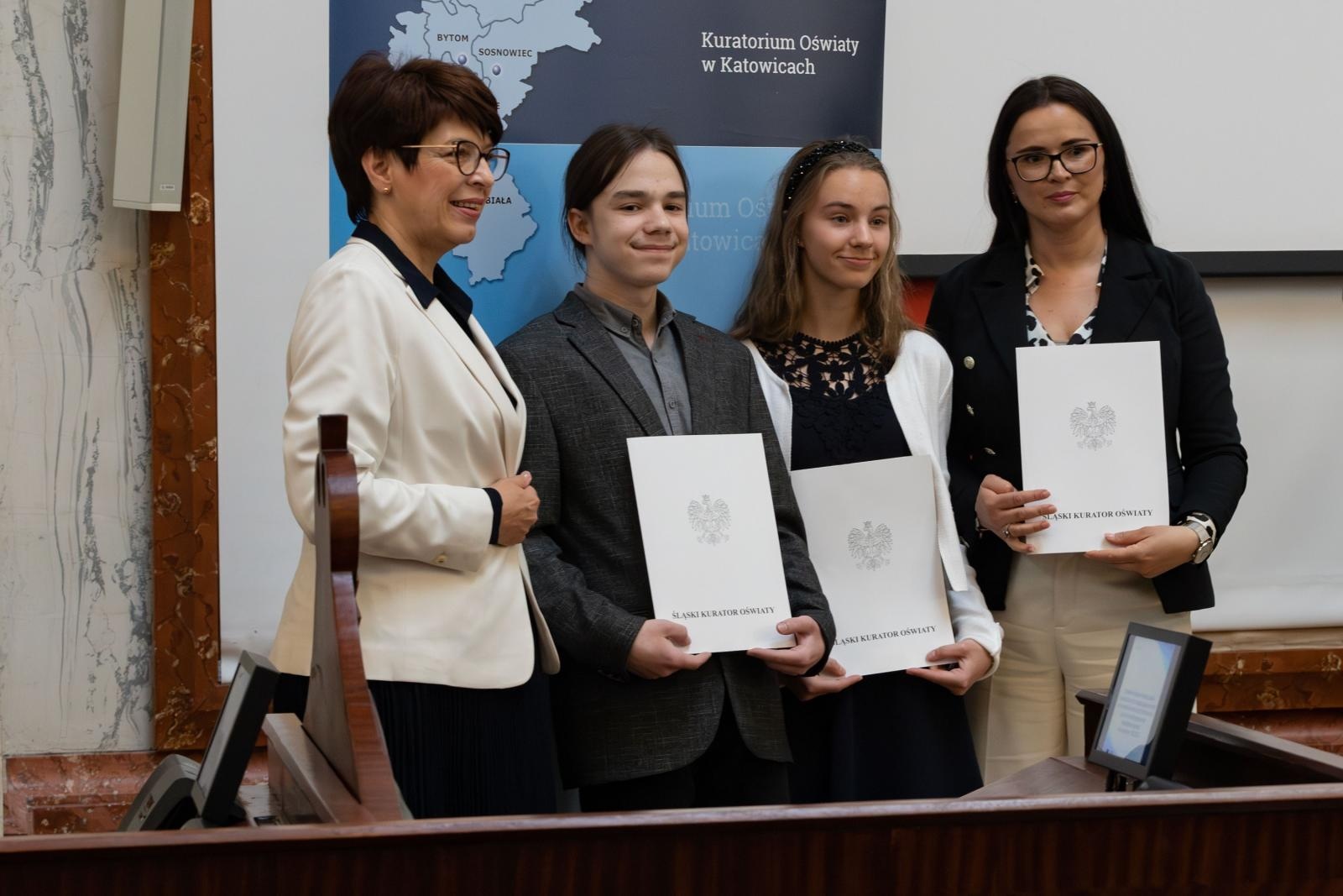 Zdjęcie w galerii na portalu naszraciborz.pl: SP1 z Raciborza z nagrodą Śląskiego Kuratora Oświaty wiadomości z regionu