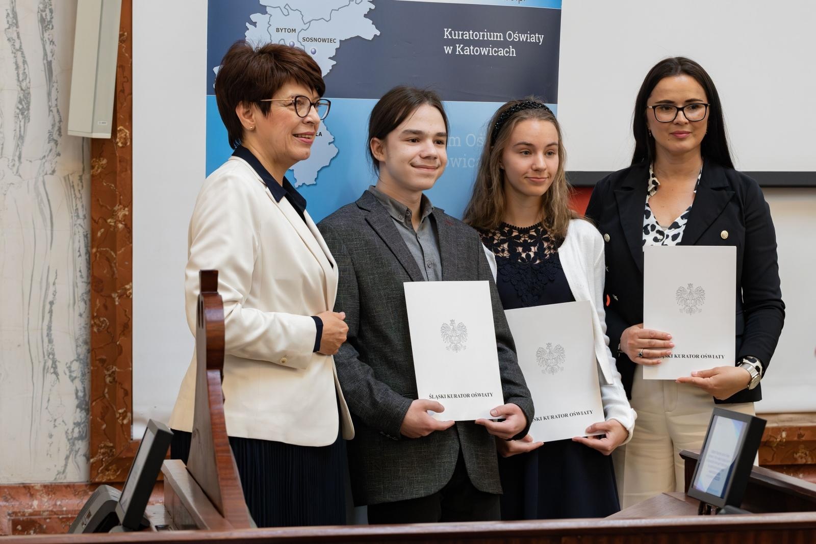 Zdjęcie w galerii na portalu naszraciborz.pl: SP1 z Raciborza z nagrodą Śląskiego Kuratora Oświaty wiadomości z regionu