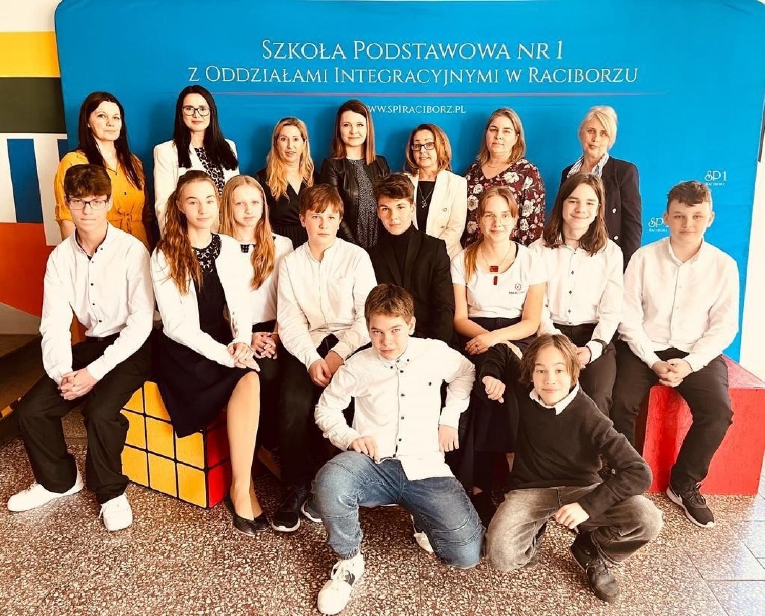 Zdjęcie w galerii na portalu naszraciborz.pl: SP1 z Raciborza z nagrodą Śląskiego Kuratora Oświaty wiadomości z regionu