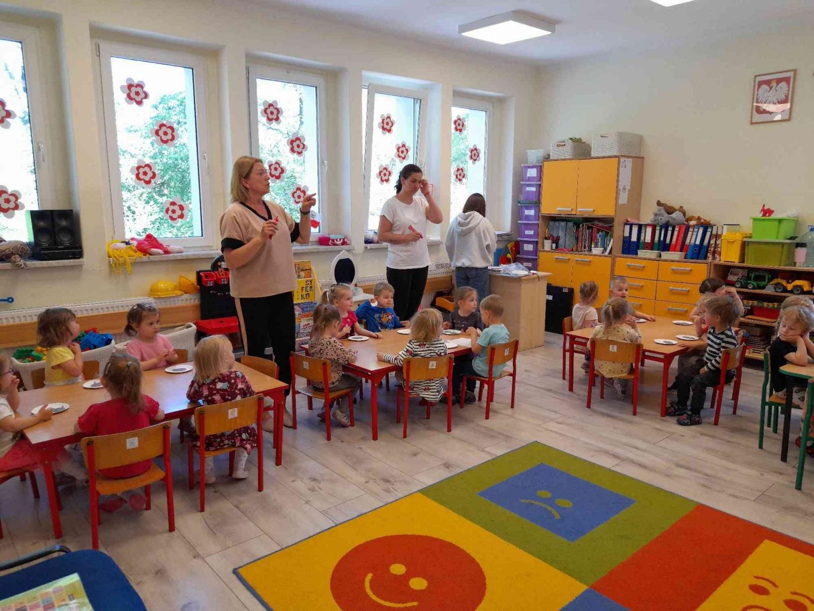 Zdjęcie w galerii na portalu naszraciborz.pl: Bawimy się i uczymy z Misią Marysią wiadomości z regionu