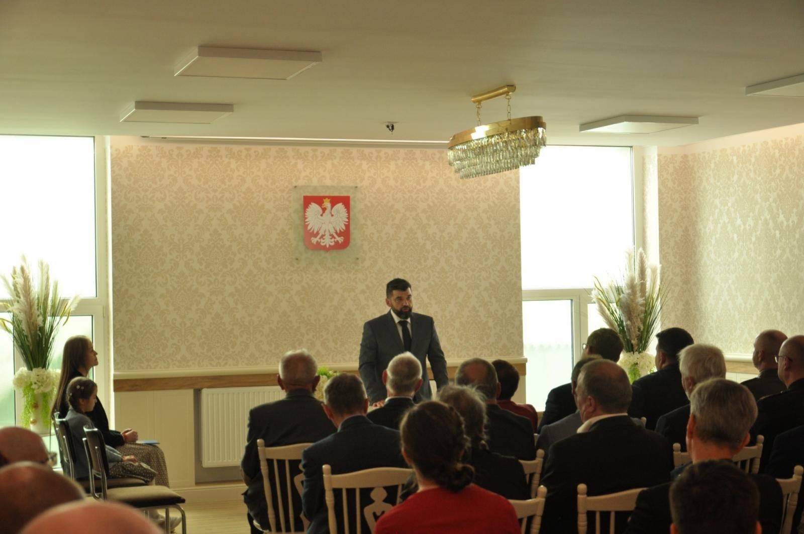 Zdjęcie w galerii na portalu naszraciborz.pl: Z pokoju nauczycielskiego do magistratu. Wiceburmistrz Kuźni objął urząd wiadomości z regionu