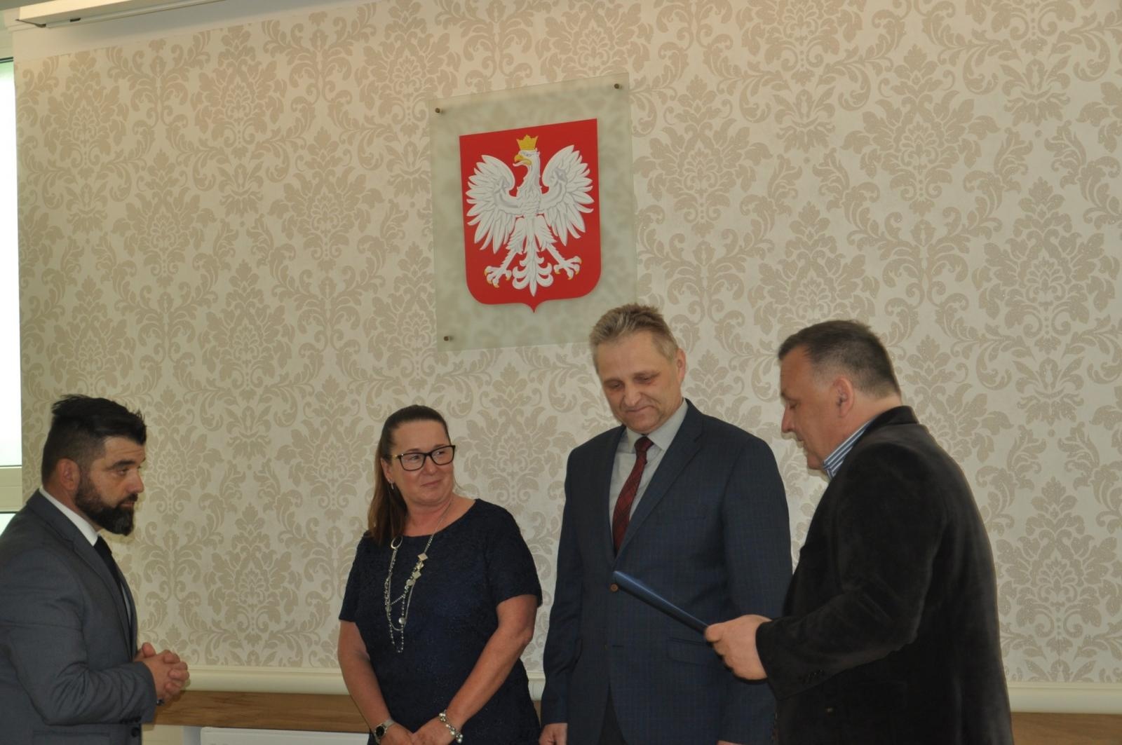 Zdjęcie w galerii na portalu naszraciborz.pl: Z pokoju nauczycielskiego do magistratu. Wiceburmistrz Kuźni objął urząd wiadomości z regionu