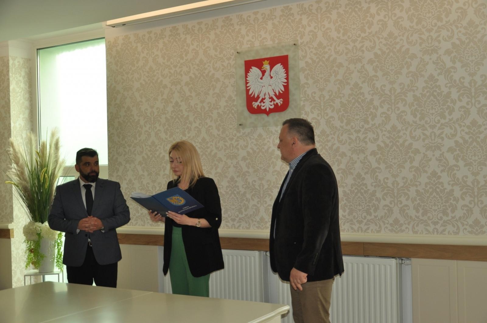 Zdjęcie w galerii na portalu naszraciborz.pl: Z pokoju nauczycielskiego do magistratu. Wiceburmistrz Kuźni objął urząd wiadomości z regionu