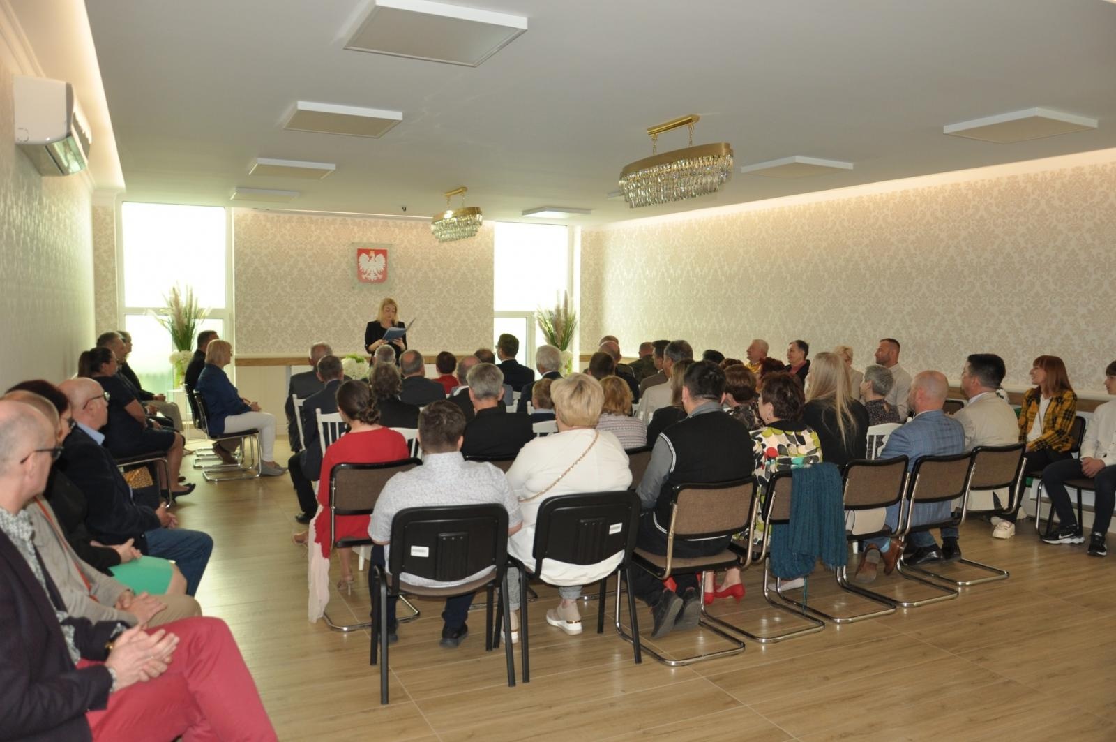 Zdjęcie w galerii na portalu naszraciborz.pl: Z pokoju nauczycielskiego do magistratu. Wiceburmistrz Kuźni objął urząd wiadomości z regionu