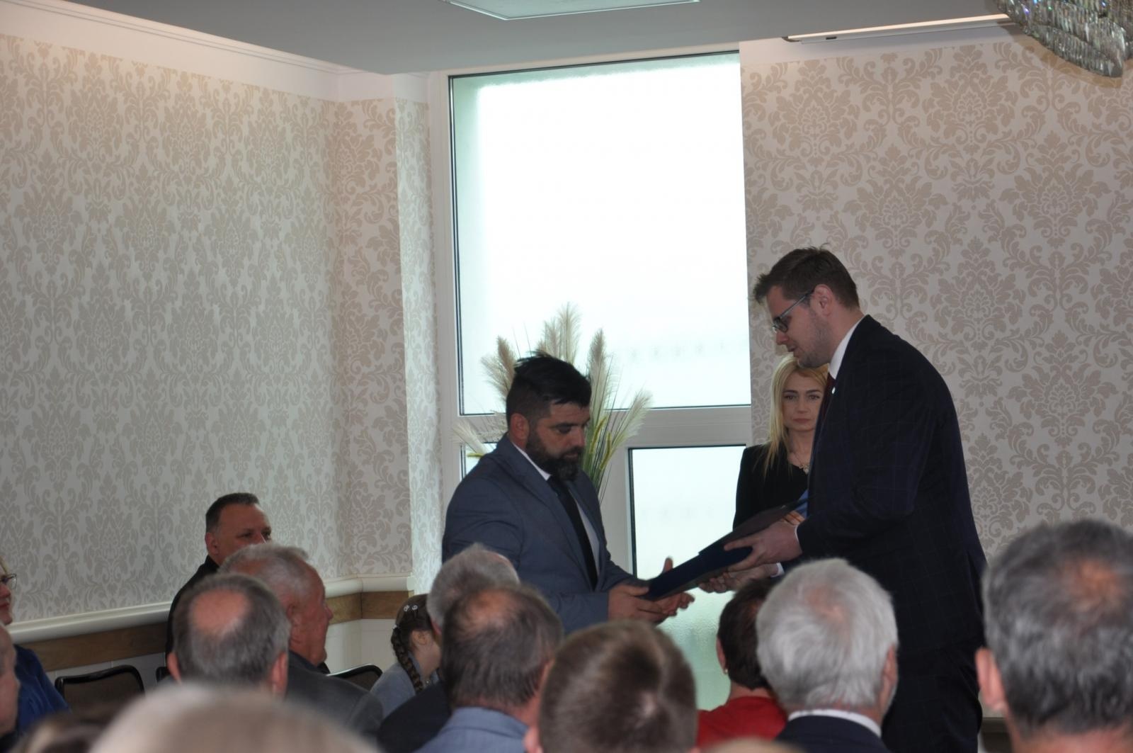 Zdjęcie w galerii na portalu naszraciborz.pl: Z pokoju nauczycielskiego do magistratu. Wiceburmistrz Kuźni objął urząd wiadomości z regionu