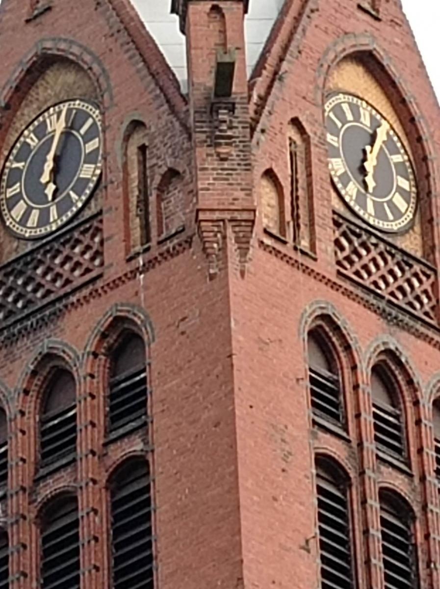 Zdjęcie w galerii na portalu naszraciborz.pl: Tarcze zegarowe na św. Mikołaju zmienią wygląd wiadomości z regionu