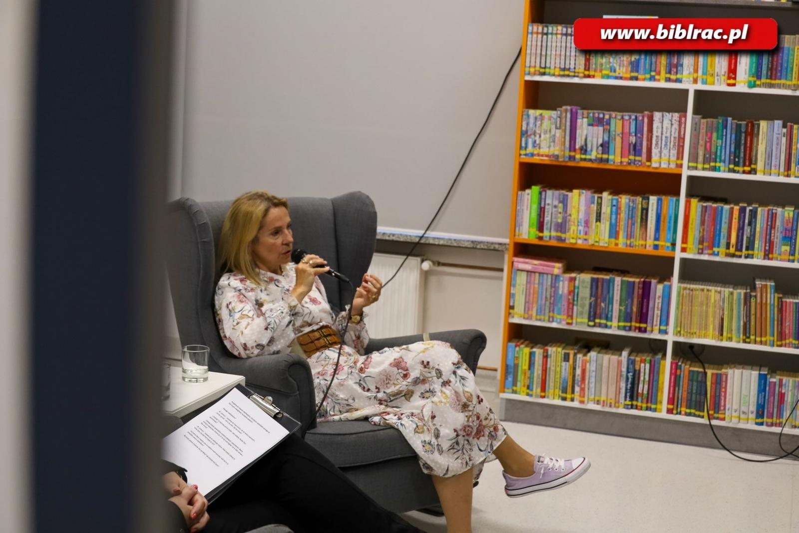 Zdjęcie w galerii na portalu naszraciborz.pl: Joanna Bator w raciborskiej bibliotece wiadomości z regionu