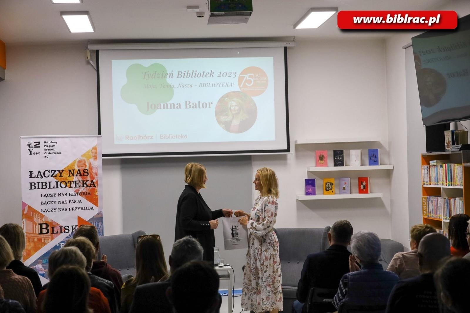 Zdjęcie w galerii na portalu naszraciborz.pl: Joanna Bator w raciborskiej bibliotece wiadomości z regionu