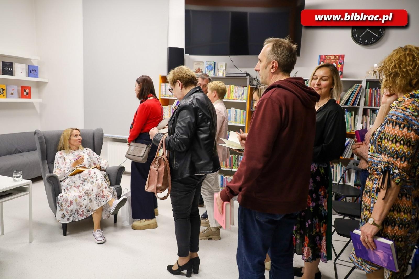 Zdjęcie w galerii na portalu naszraciborz.pl: Joanna Bator w raciborskiej bibliotece wiadomości z regionu