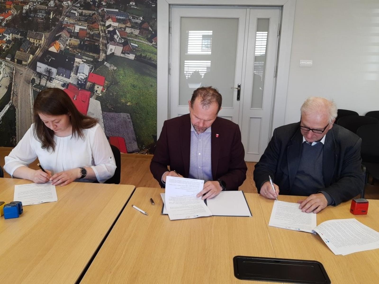 Zdjęcie w galerii na portalu naszraciborz.pl: Umowa na krzanowicki PSZOK podpisana wiadomości z regionu