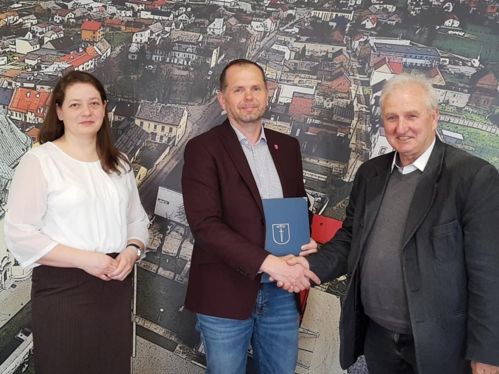 Zdjęcie w galerii na portalu naszraciborz.pl: Umowa na krzanowicki PSZOK podpisana wiadomości z regionu