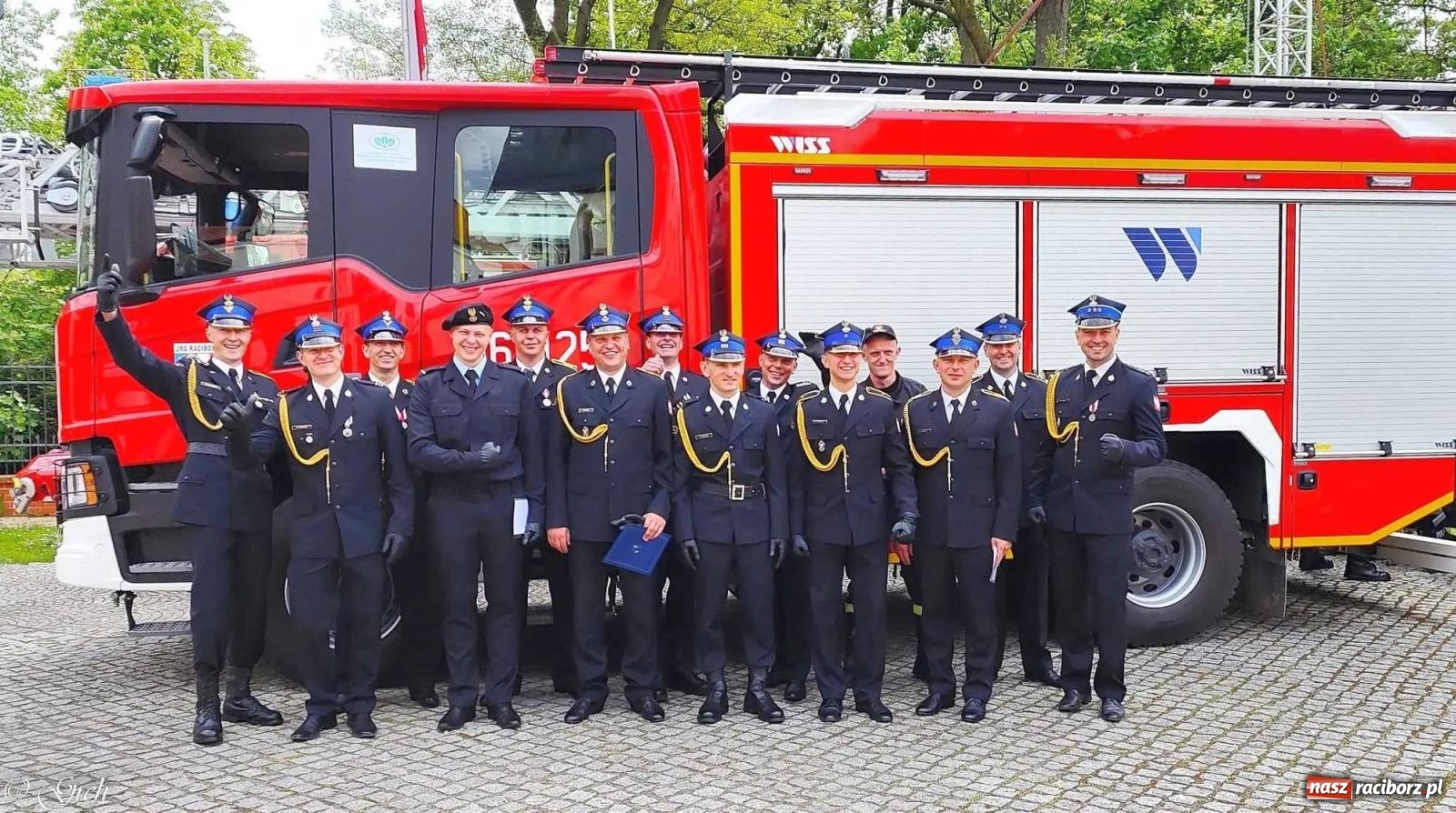 Zdjęcie w galerii na portalu naszraciborz.pl: Awanse i odznaczenia. Powiatowy Dzień Strażaka na raciborskim zamku [FOTO i WIDEO] wiadomości z regionu
