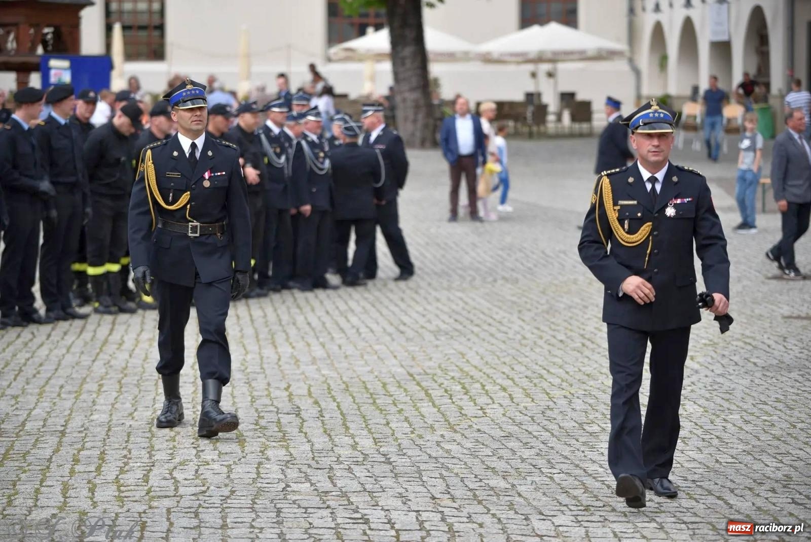 Zdjęcie w galerii na portalu naszraciborz.pl: Awanse i odznaczenia. Powiatowy Dzień Strażaka na raciborskim zamku [FOTO i WIDEO] wiadomości z regionu