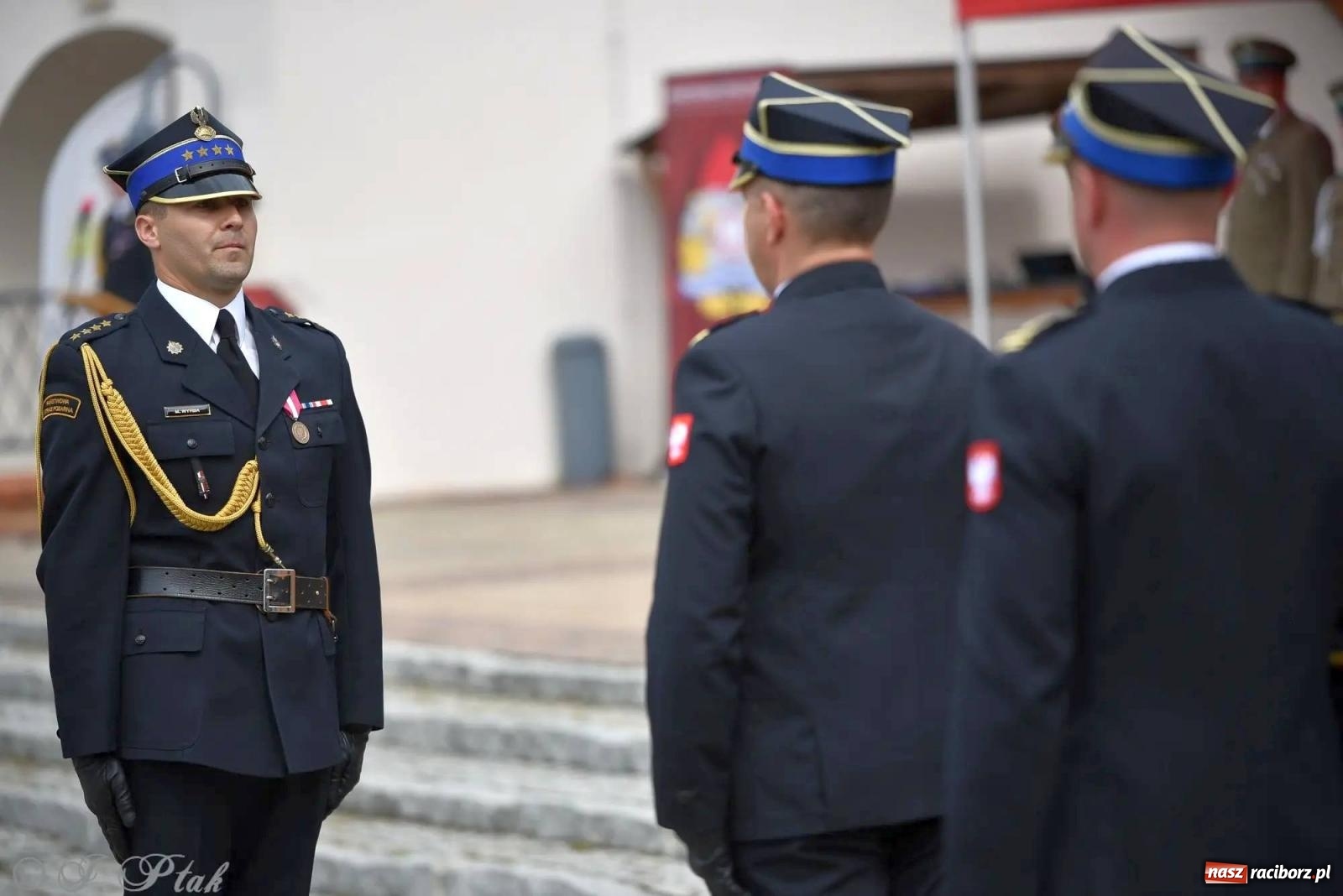 Zdjęcie w galerii na portalu naszraciborz.pl: Awanse i odznaczenia. Powiatowy Dzień Strażaka na raciborskim zamku [FOTO i WIDEO] wiadomości z regionu