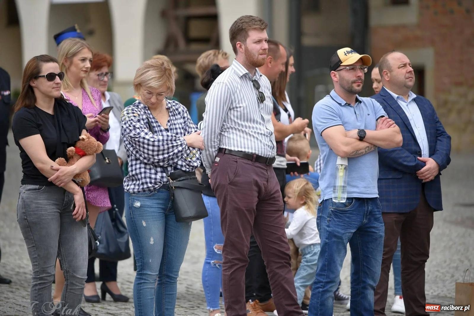 Zdjęcie w galerii na portalu naszraciborz.pl: Awanse i odznaczenia. Powiatowy Dzień Strażaka na raciborskim zamku [FOTO i WIDEO] wiadomości z regionu