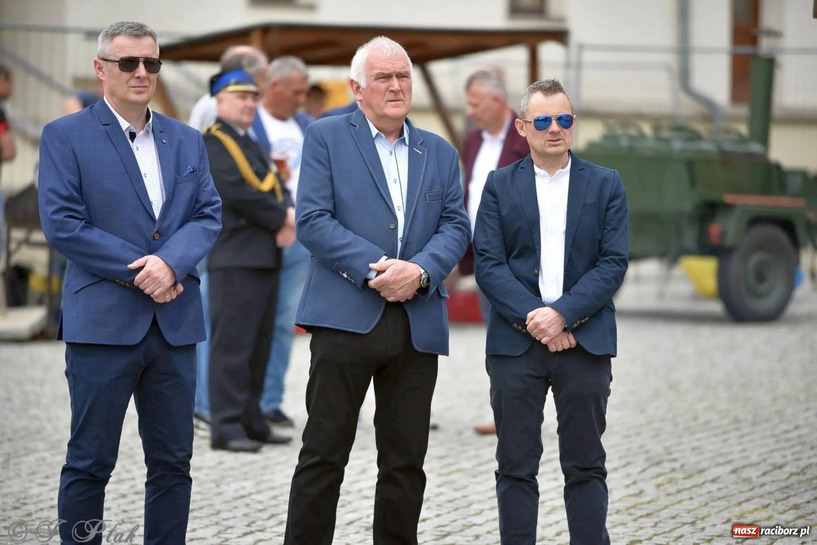 Zdjęcie w galerii na portalu naszraciborz.pl: Awanse i odznaczenia. Powiatowy Dzień Strażaka na raciborskim zamku [FOTO i WIDEO] wiadomości z regionu