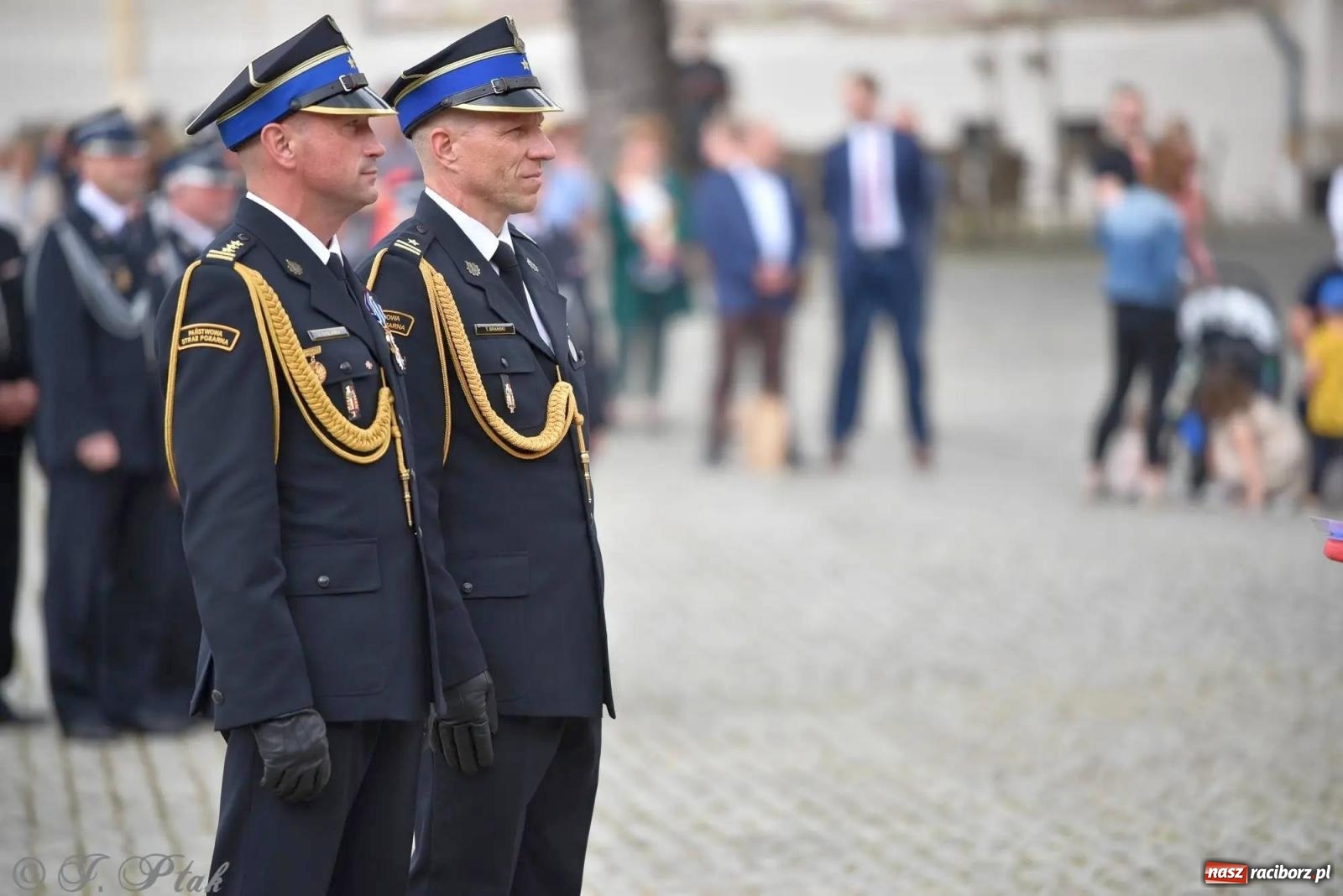 Zdjęcie w galerii na portalu naszraciborz.pl: Awanse i odznaczenia. Powiatowy Dzień Strażaka na raciborskim zamku [FOTO i WIDEO] wiadomości z regionu