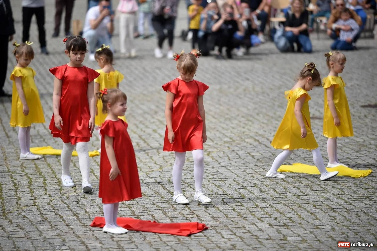 Zdjęcie w galerii na portalu naszraciborz.pl: Awanse i odznaczenia. Powiatowy Dzień Strażaka na raciborskim zamku [FOTO i WIDEO] wiadomości z regionu