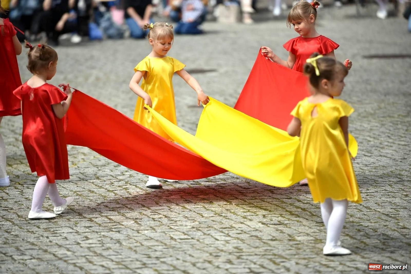 Zdjęcie w galerii na portalu naszraciborz.pl: Awanse i odznaczenia. Powiatowy Dzień Strażaka na raciborskim zamku [FOTO i WIDEO] wiadomości z regionu